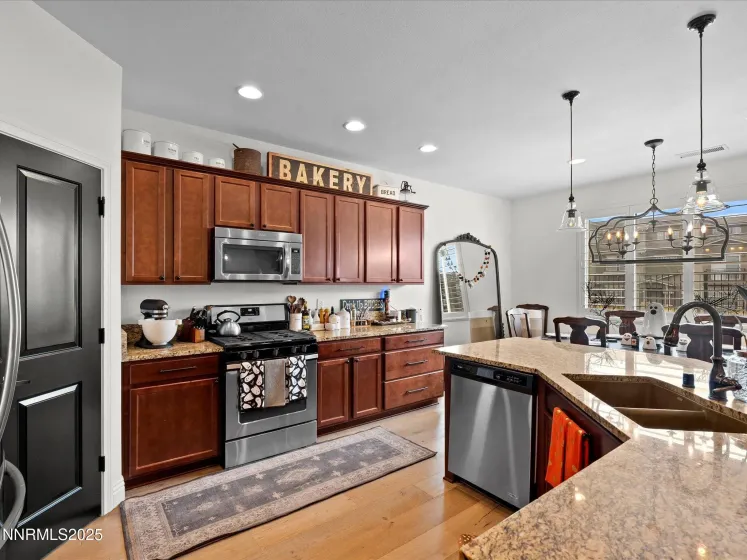 941 Silver Coyote, Sparks, Nevada 89436, 3 Bedrooms Bedrooms, ,2 BathroomsBathrooms,Residential,Residential,Silver Coyote,250056406