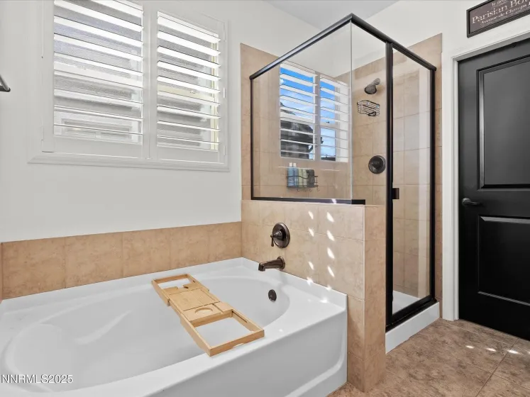 941 Silver Coyote, Sparks, Nevada 89436, 3 Bedrooms Bedrooms, ,2 BathroomsBathrooms,Residential,Residential,Silver Coyote,250056406