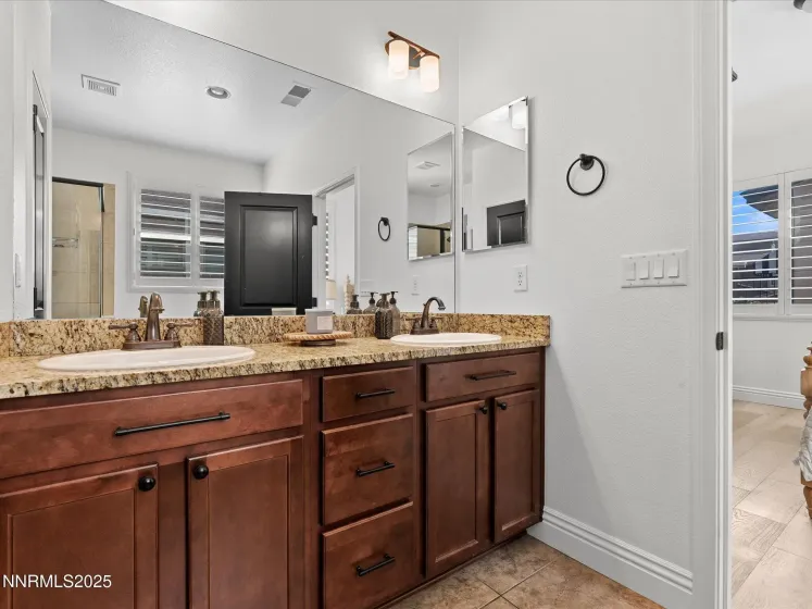 941 Silver Coyote, Sparks, Nevada 89436, 3 Bedrooms Bedrooms, ,2 BathroomsBathrooms,Residential,Residential,Silver Coyote,250056406