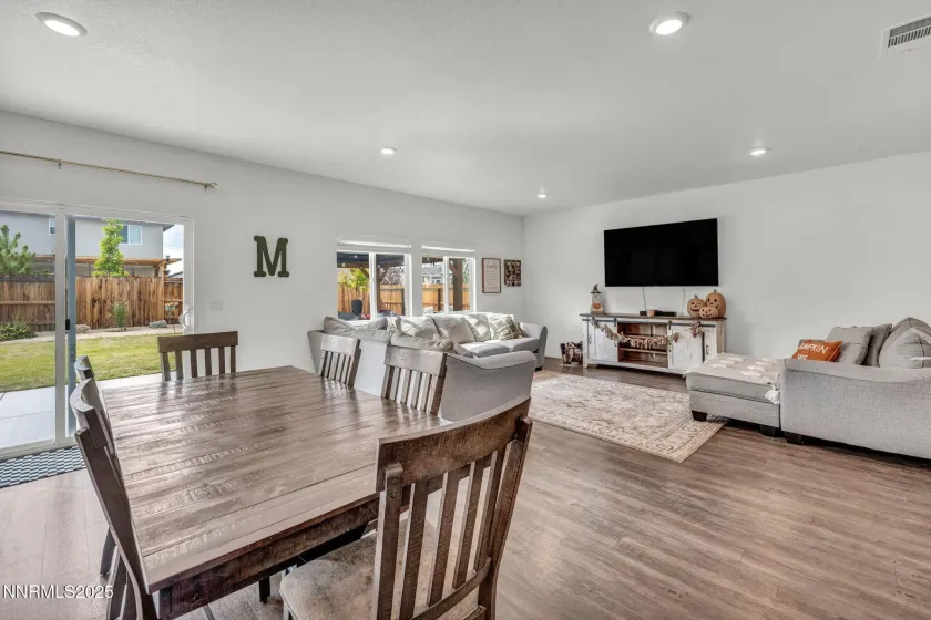 1281 Old Barn, Sparks, Nevada 89436, 4 Bedrooms Bedrooms, ,3 BathroomsBathrooms,Residential,Residential,Old Barn,250056428