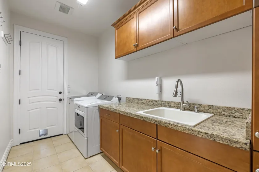 625 Onyo, Sparks, Nevada 89441, 4 Bedrooms Bedrooms, ,5 BathroomsBathrooms,Residential,Residential,Onyo,250056430