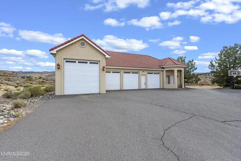 625 Onyo, Sparks, Nevada 89441, 4 Bedrooms Bedrooms, ,5 BathroomsBathrooms,Residential,Residential,Onyo,250056430