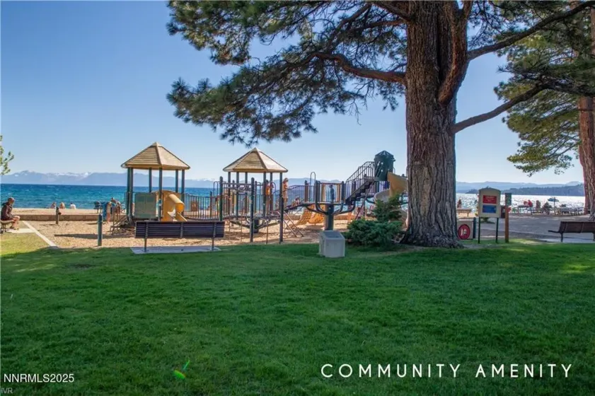 120 Country Club, Incline Village, Nevada 89451, 2 Bedrooms Bedrooms, ,3 BathroomsBathrooms,Residential,Residential,Country Club,250056431