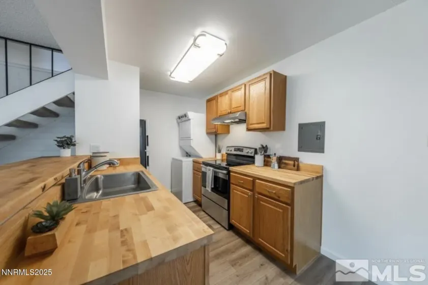 5030 Neil, Reno, Nevada 89502, 2 Bedrooms Bedrooms, ,1 BathroomBathrooms,Residential,Residential,Neil,250056433