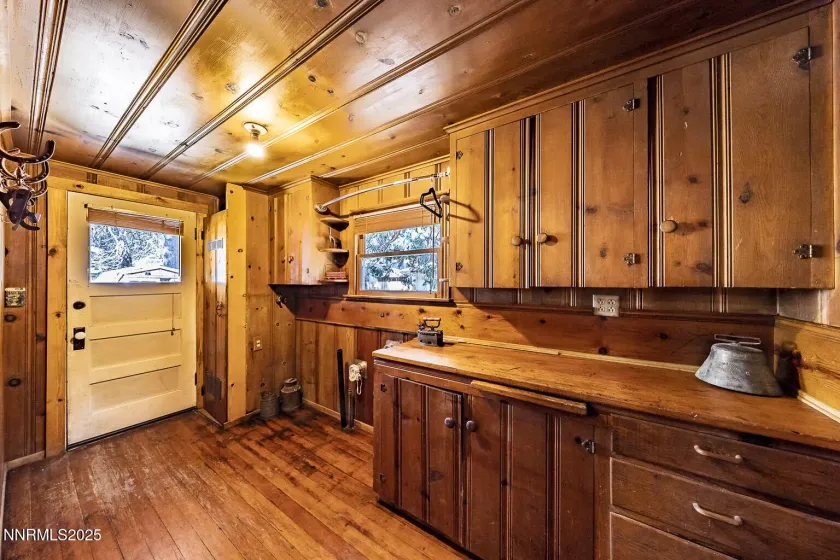 1087 Dedi, South Lake Tahoe, California 96150, 1 Bedroom Bedrooms, ,1 BathroomBathrooms,Residential,Residential,Dedi,250056434