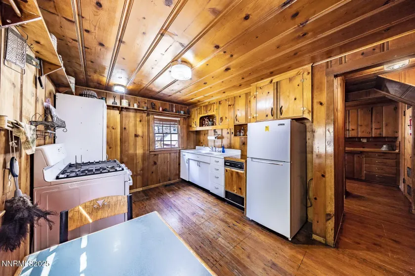 1087 Dedi, South Lake Tahoe, California 96150, 1 Bedroom Bedrooms, ,1 BathroomBathrooms,Residential,Residential,Dedi,250056434