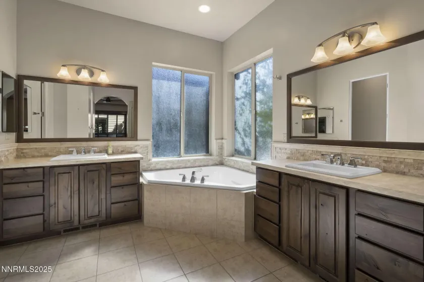 3945 San Donato, Reno, Nevada 89519, 3 Bedrooms Bedrooms, ,3 BathroomsBathrooms,Residential,Residential,San Donato,250056441