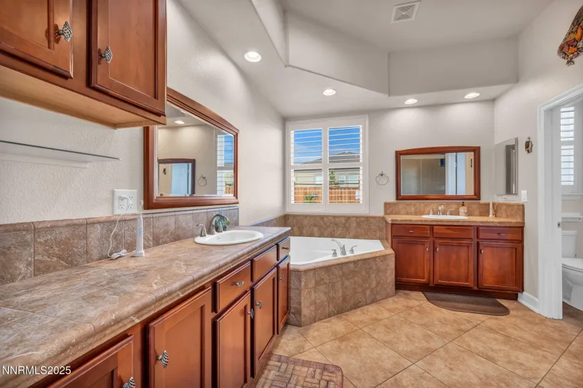 415 Sunset Springs, Sparks, Nevada 89441, 4 Bedrooms Bedrooms, ,4 BathroomsBathrooms,Residential,Residential,Sunset Springs,250056478