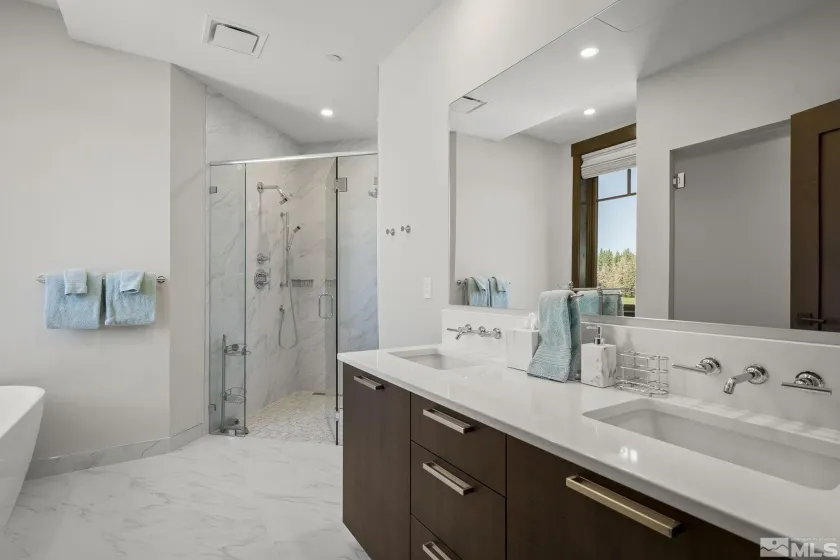 28 Beach Club, Stateline, Nevada 89449, 4 Bedrooms Bedrooms, ,4 BathroomsBathrooms,Residential,Residential,Beach Club,250056560