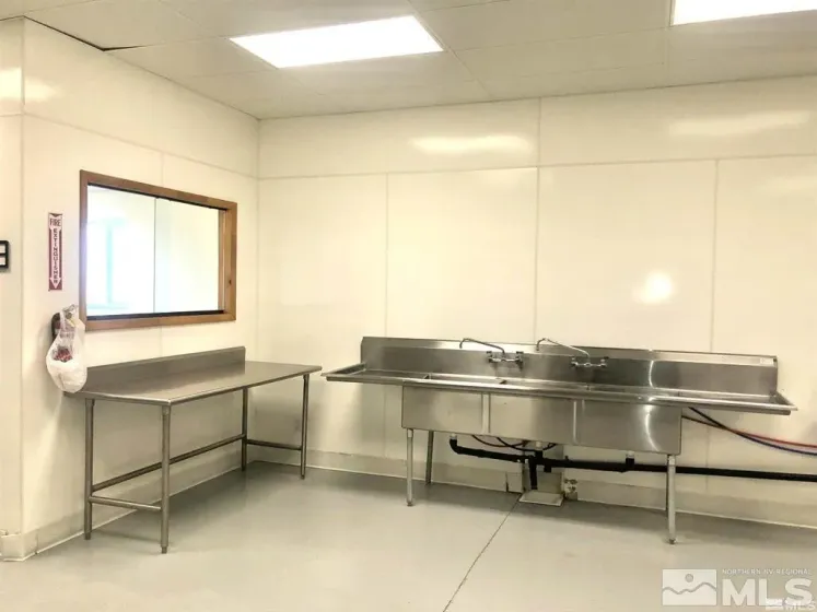1040 Skyline, Battle Mountain, Nevada 89820, ,Commercial Sale,Residential,Skyline,240006024