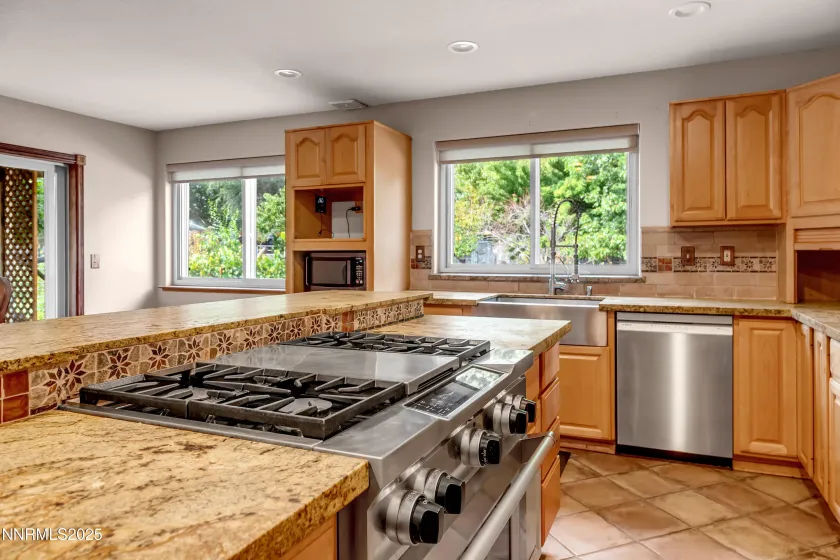 846 Zolezzi, Reno, Nevada 89511, 4 Bedrooms Bedrooms, ,3 BathroomsBathrooms,Residential,Residential,Zolezzi,250056601