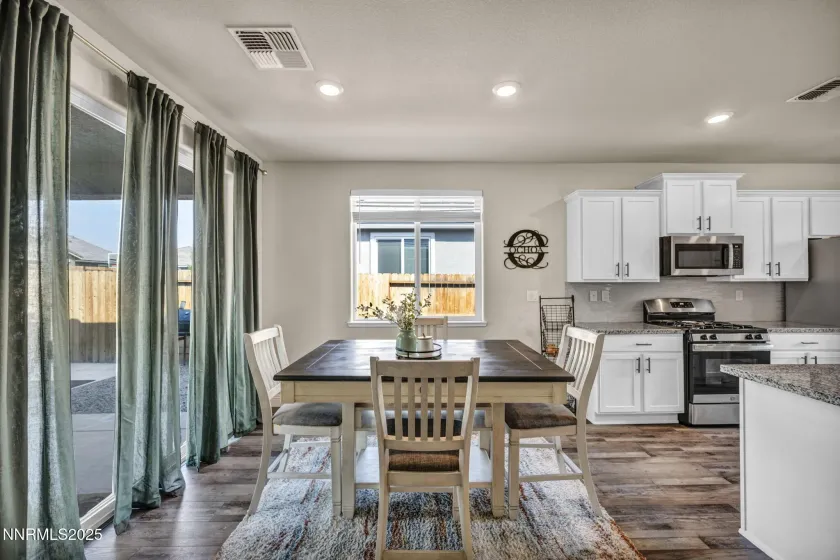 1071 Iron King, Sparks, Nevada 89441, 3 Bedrooms Bedrooms, ,2 BathroomsBathrooms,Residential,Residential,Iron King,250056606