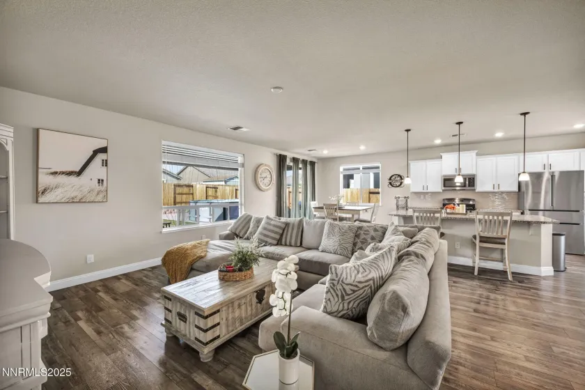 1071 Iron King, Sparks, Nevada 89441, 3 Bedrooms Bedrooms, ,2 BathroomsBathrooms,Residential,Residential,Iron King,250056606