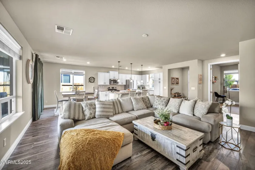 1071 Iron King, Sparks, Nevada 89441, 3 Bedrooms Bedrooms, ,2 BathroomsBathrooms,Residential,Residential,Iron King,250056606