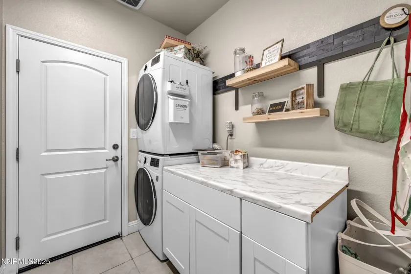 1071 Iron King, Sparks, Nevada 89441, 3 Bedrooms Bedrooms, ,2 BathroomsBathrooms,Residential,Residential,Iron King,250056606