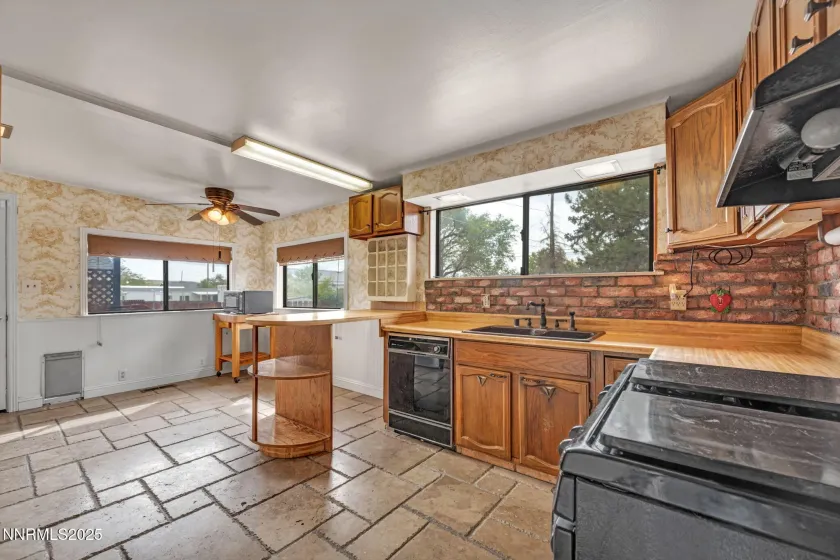 167 7th, Sun Valley, Nevada 89433, 3 Bedrooms Bedrooms, ,2 BathroomsBathrooms,Residential,Residential,7th,250056627