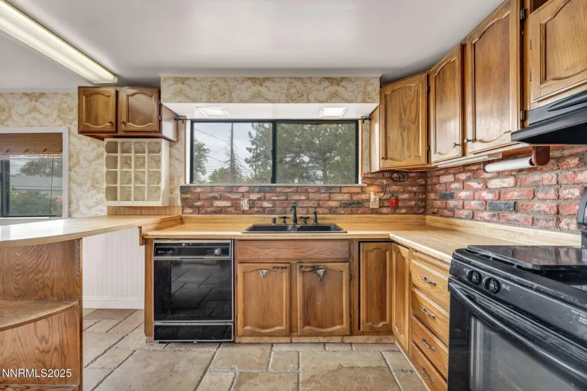 167 7th, Sun Valley, Nevada 89433, 3 Bedrooms Bedrooms, ,2 BathroomsBathrooms,Residential,Residential,7th,250056627