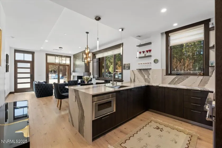 46 Beach Club, Stateline, Nevada 89449, 2 Bedrooms Bedrooms, ,3 BathroomsBathrooms,Residential,Residential,Beach Club,250056631