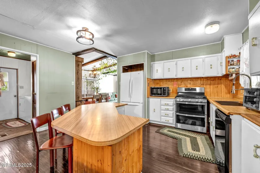 4000 Bobolink, Reno, Nevada 89508, 3 Bedrooms Bedrooms, ,2 BathroomsBathrooms,Residential,Residential,Bobolink,250056637