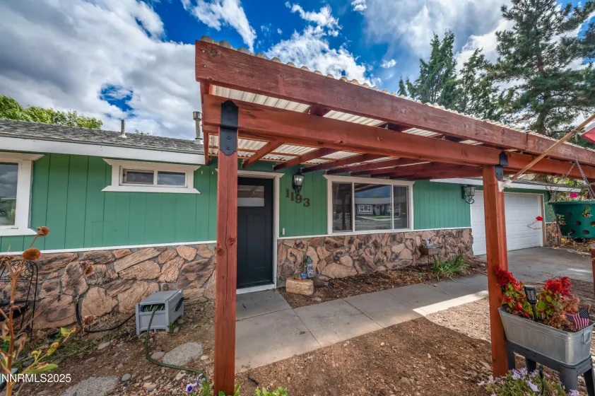 1193 Manhattan, Gardnerville, Nevada 89460, 3 Bedrooms Bedrooms, ,2 BathroomsBathrooms,Residential,Residential,Manhattan,250056653