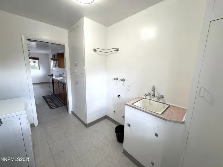 230 Glenmanor, Reno, Nevada 89509, 2 Bedrooms Bedrooms, ,1 BathroomBathrooms,Residential,Residential,Glenmanor,250056681