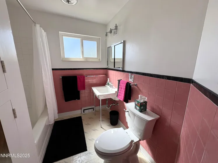 230 Glenmanor, Reno, Nevada 89509, 2 Bedrooms Bedrooms, ,1 BathroomBathrooms,Residential,Residential,Glenmanor,250056681