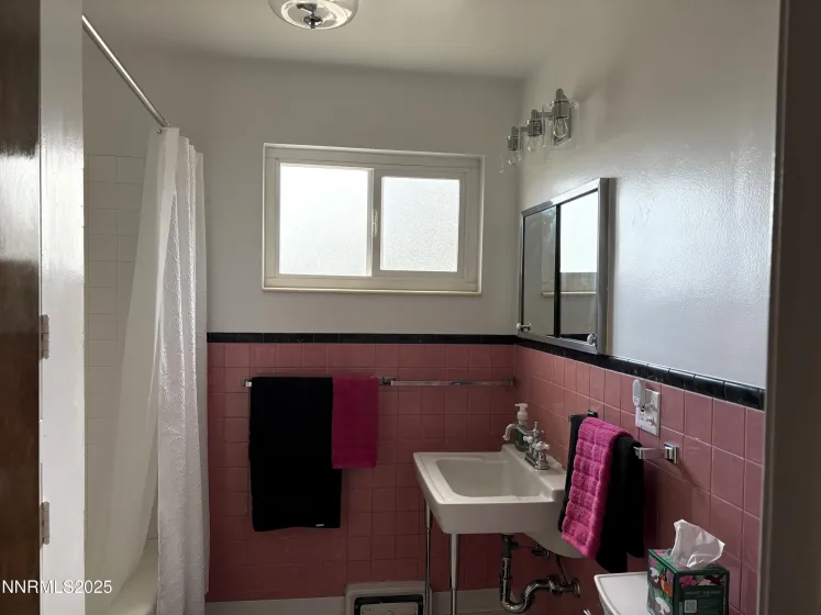 230 Glenmanor, Reno, Nevada 89509, 2 Bedrooms Bedrooms, ,1 BathroomBathrooms,Residential,Residential,Glenmanor,250056681