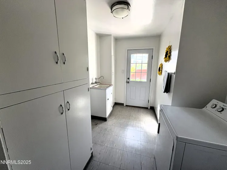 230 Glenmanor, Reno, Nevada 89509, 2 Bedrooms Bedrooms, ,1 BathroomBathrooms,Residential,Residential,Glenmanor,250056681