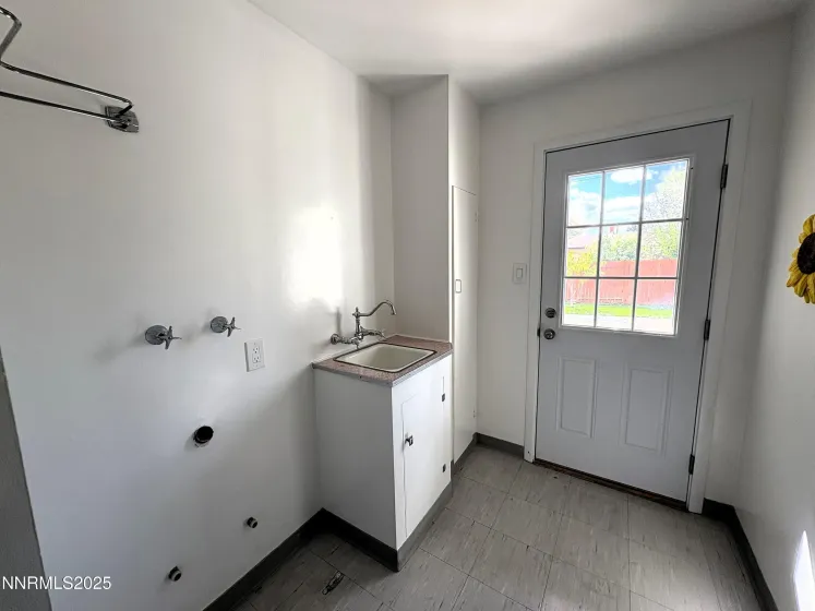 230 Glenmanor, Reno, Nevada 89509, 2 Bedrooms Bedrooms, ,1 BathroomBathrooms,Residential,Residential,Glenmanor,250056681