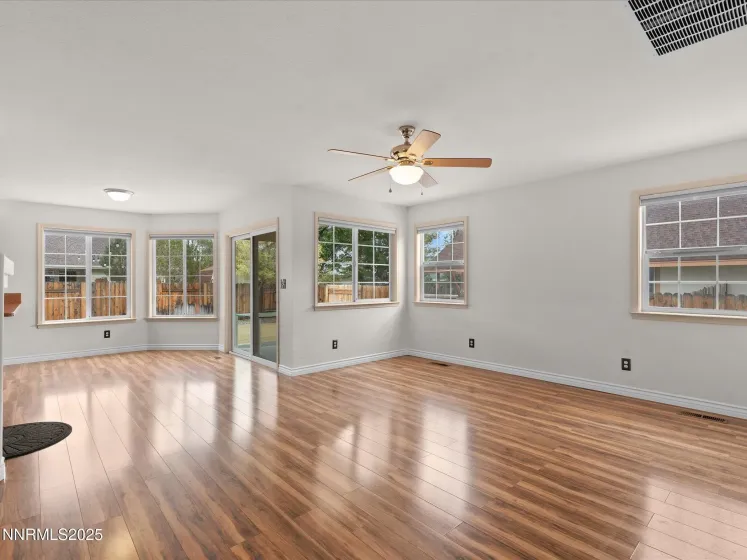 548 Briarwood, Carson City, Nevada 89701, 4 Bedrooms Bedrooms, ,3 BathroomsBathrooms,Residential,Residential,Briarwood,250056664