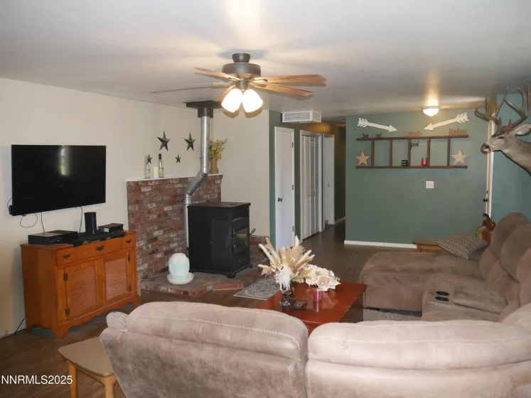 10300 Sutters Mill, Reno, Nevada 89508, 3 Bedrooms Bedrooms, ,2 BathroomsBathrooms,Residential,Residential,Sutters Mill,250056718
