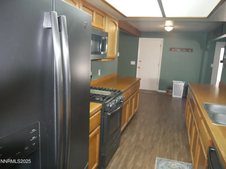 10300 Sutters Mill, Reno, Nevada 89508, 3 Bedrooms Bedrooms, ,2 BathroomsBathrooms,Residential,Residential,Sutters Mill,250056718