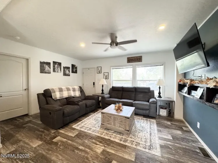 3160 Mars, Winnemucca, Nevada 89445, 3 Bedrooms Bedrooms, ,2 BathroomsBathrooms,Residential,Residential,Mars,250056724
