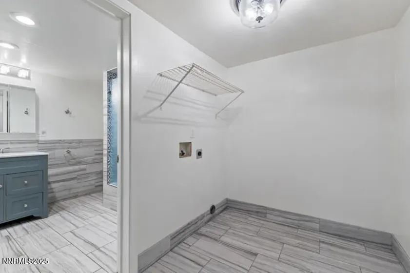 850 11th, Reno, Nevada 89503, 3 Bedrooms Bedrooms, ,2 BathroomsBathrooms,Residential,Residential,11th,250056732