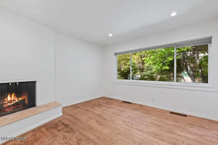 850 11th, Reno, Nevada 89503, 3 Bedrooms Bedrooms, ,2 BathroomsBathrooms,Residential,Residential,11th,250056732