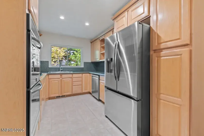 850 11th, Reno, Nevada 89503, 3 Bedrooms Bedrooms, ,2 BathroomsBathrooms,Residential,Residential,11th,250056732