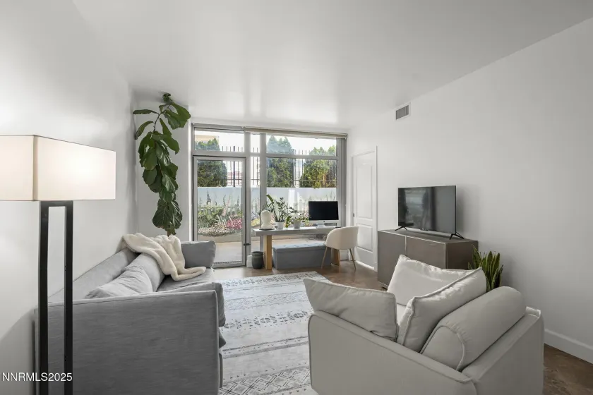 50 Sierra, Reno, Nevada 89501, 1 Bedroom Bedrooms, ,1 BathroomBathrooms,Residential,Residential,Sierra,250056738