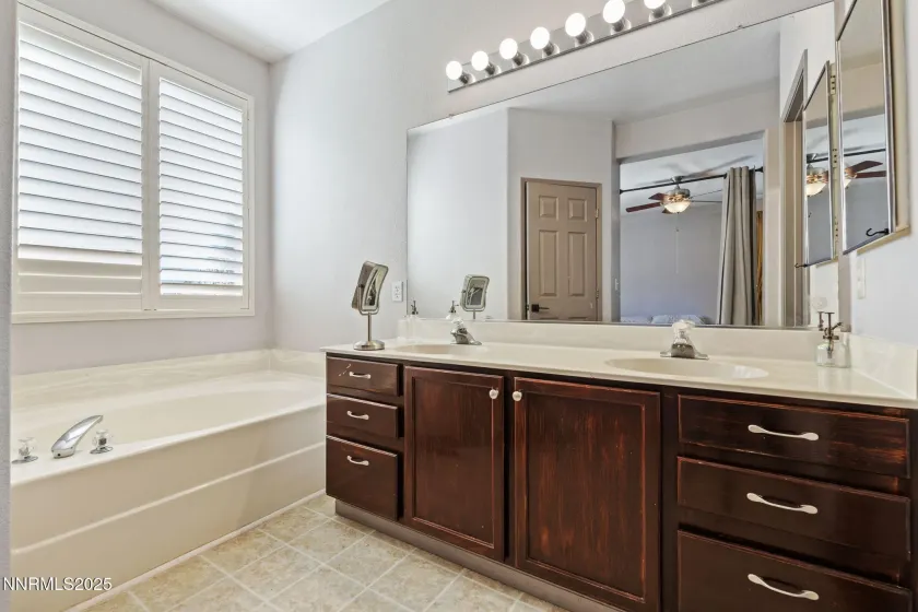 8430 Seal Beach, Reno, Nevada 89506, 4 Bedrooms Bedrooms, ,2 BathroomsBathrooms,Residential,Residential,Seal Beach,250056894