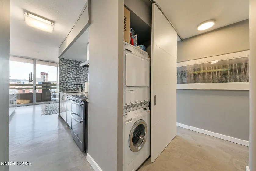 100 Arlington, Reno, Nevada 89501, 2 Bedrooms Bedrooms, ,2 BathroomsBathrooms,Residential,Residential,Arlington,250056933