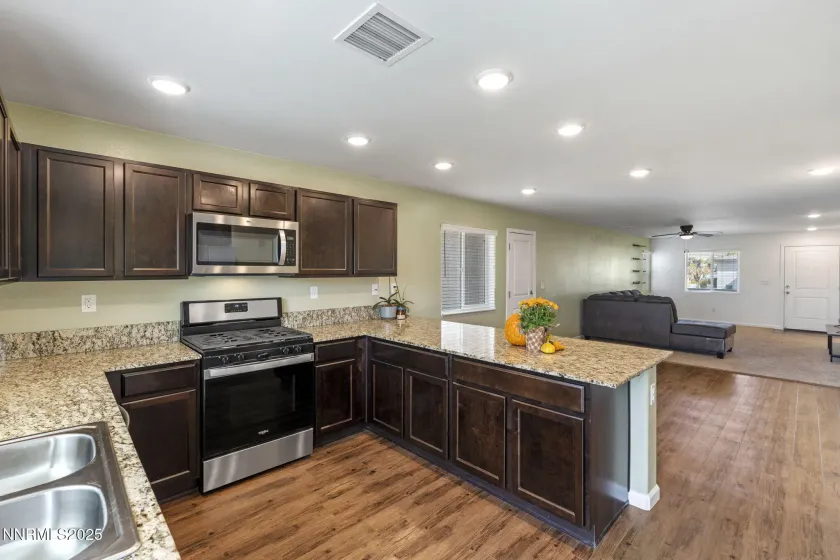 7709 Sandy Valley, Reno, Nevada 89506, 3 Bedrooms Bedrooms, ,2 BathroomsBathrooms,Residential,Residential,Sandy Valley,250056934
