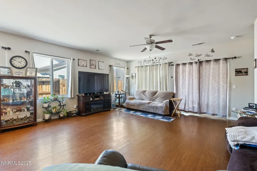 227 Red Oak, Fernley, Nevada 89408, 4 Bedrooms Bedrooms, ,3 BathroomsBathrooms,Residential,Residential,Red Oak,250056937
