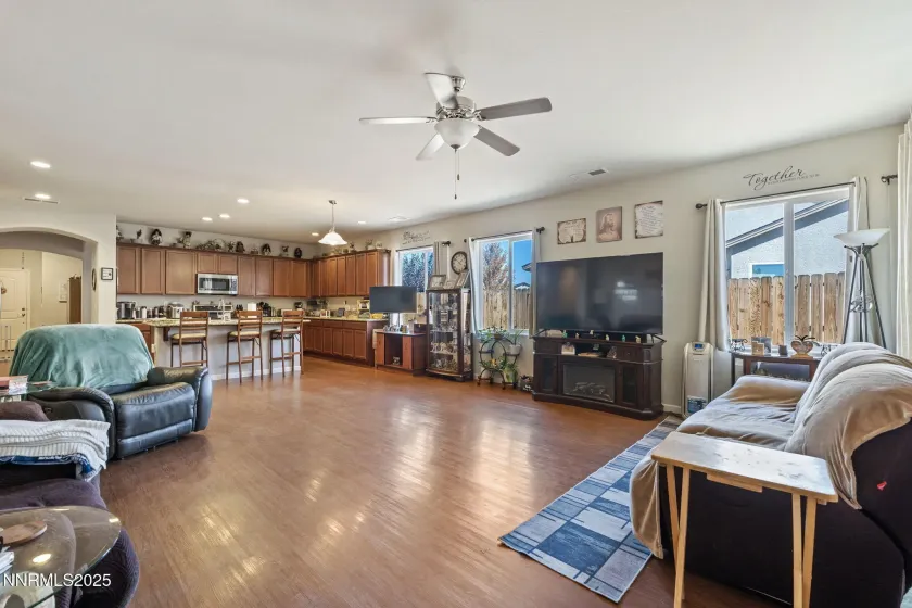 227 Red Oak, Fernley, Nevada 89408, 4 Bedrooms Bedrooms, ,3 BathroomsBathrooms,Residential,Residential,Red Oak,250056937