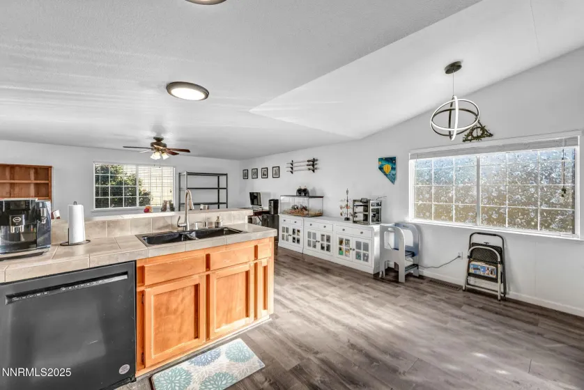 956 Lindsay, Carson City, Nevada 89706, 3 Bedrooms Bedrooms, ,2 BathroomsBathrooms,Residential,Residential,Lindsay,250056939