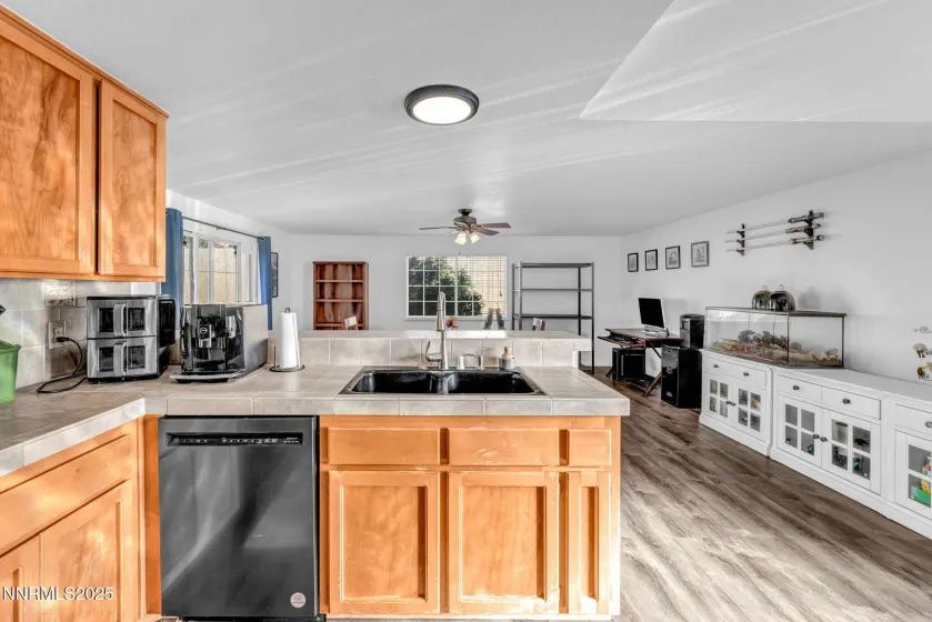 956 Lindsay, Carson City, Nevada 89706, 3 Bedrooms Bedrooms, ,2 BathroomsBathrooms,Residential,Residential,Lindsay,250056939