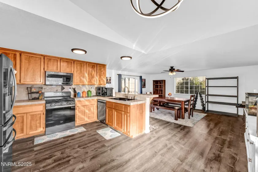 956 Lindsay, Carson City, Nevada 89706, 3 Bedrooms Bedrooms, ,2 BathroomsBathrooms,Residential,Residential,Lindsay,250056939