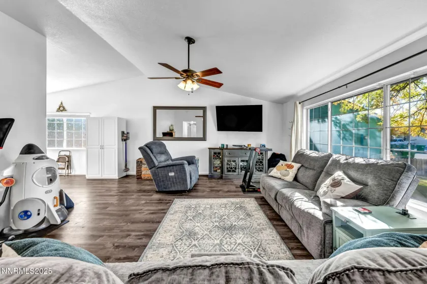 956 Lindsay, Carson City, Nevada 89706, 3 Bedrooms Bedrooms, ,2 BathroomsBathrooms,Residential,Residential,Lindsay,250056939