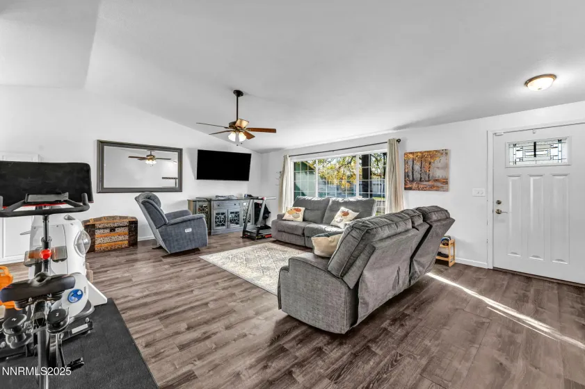 956 Lindsay, Carson City, Nevada 89706, 3 Bedrooms Bedrooms, ,2 BathroomsBathrooms,Residential,Residential,Lindsay,250056939