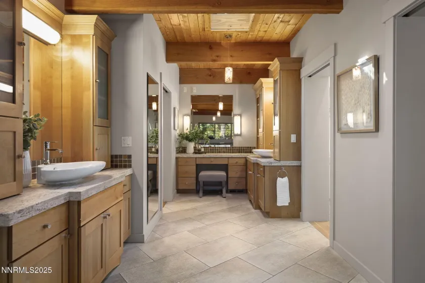 4020 Swanson, Reno, Nevada 89509, 4 Bedrooms Bedrooms, ,4 BathroomsBathrooms,Residential,Residential,Swanson,250056940