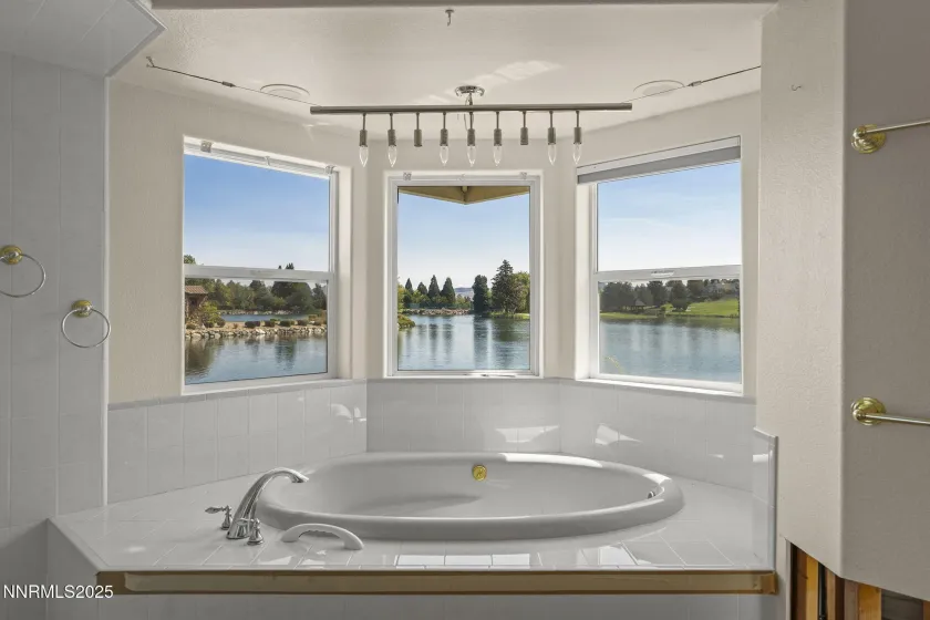 2820 Lake Ridge, Reno, Nevada 89519, 4 Bedrooms Bedrooms, ,3 BathroomsBathrooms,Residential,Residential,Lake Ridge,250056950