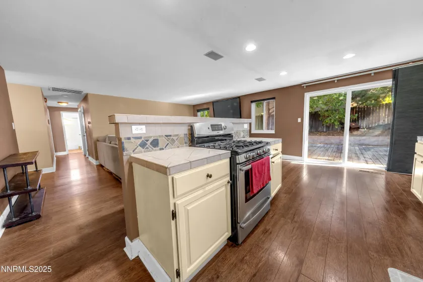 3332 Shari, Sparks, Nevada 89431, 3 Bedrooms Bedrooms, ,2 BathroomsBathrooms,Residential,Residential,Shari,250056973